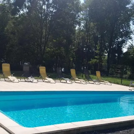 Campsite Mobil-home 4-6 Personnes De Bairon 08 En Bord De Le Chesne (Ardennes)