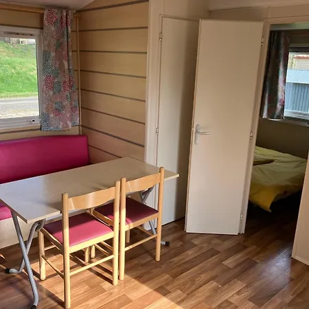 Mobil-home 4-6 Personnes De Bairon 08 En Bord De Le Chesne (Ardennes)
