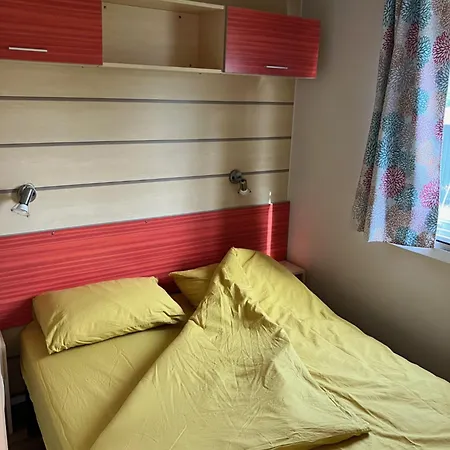 Mobil-home 4-6 Personnes De Bairon 08 En Bord De Campsite Le Chesne (Ardennes)